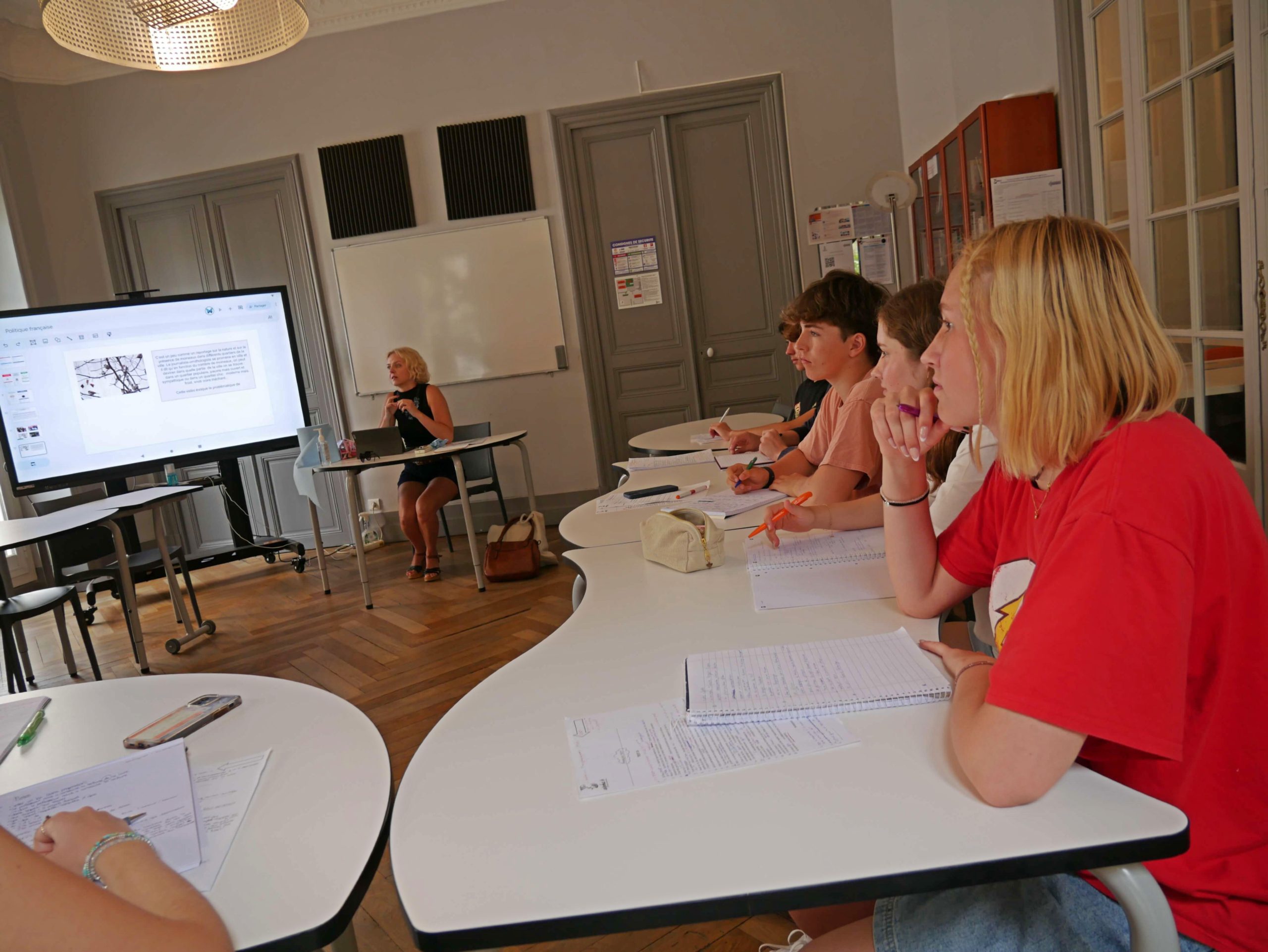 french-courses-nice French language school in Nice with students studying